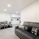 Host Wise - Spacious Noble Ace Location *