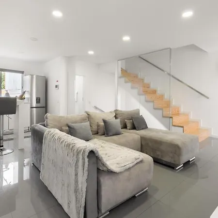 아파트 Host Wise - Spacious Noble Ace Location 포르투