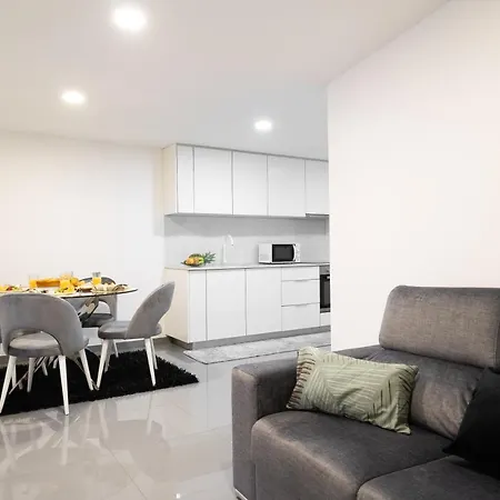 Host Wise - Spacious Noble Ace Location * Oporto