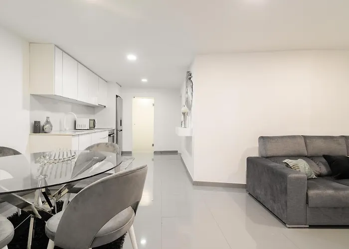 Host Wise - Spacious Noble Ace Location *