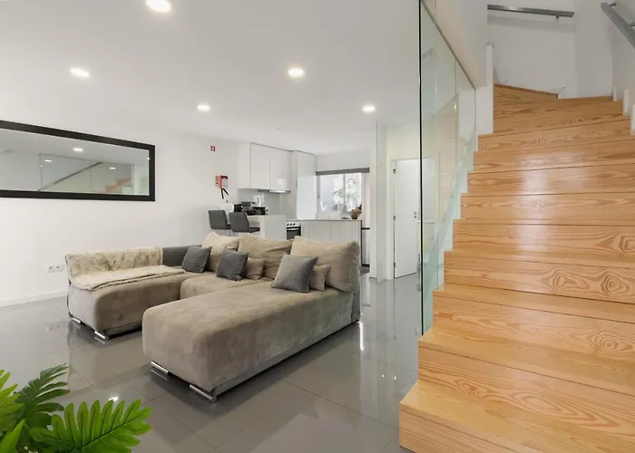 Host Wise - Spacious Noble Ace Location Oporto
