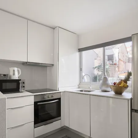 Апартаменты Host Wise - Spacious Noble Ace Location Порту